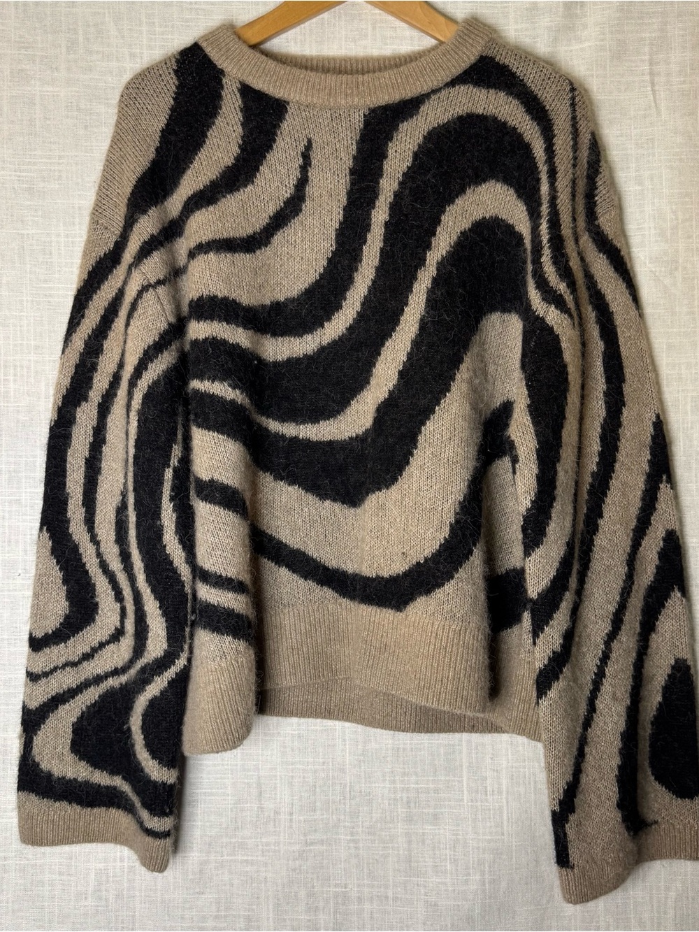 & Other Stories Jacquard Print knit jumper Neutral Beige & Black Women's Sweater - Picture 2 of 8